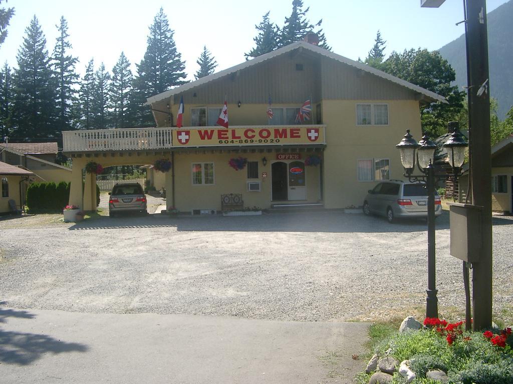 Swiss Chalets Motel Hope Εξωτερικό φωτογραφία
